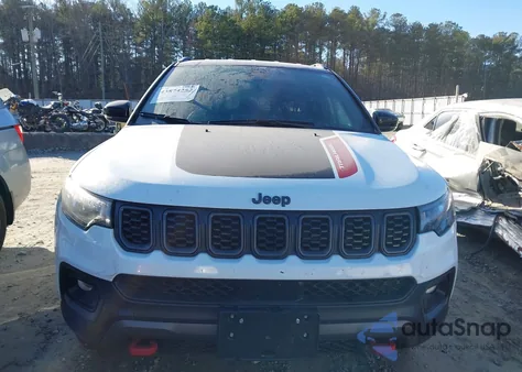 2024 Jeep Compass Trailhawk 4X4 z USA, uszkodzony, nr VIN 3C4NJDDN9RT144663